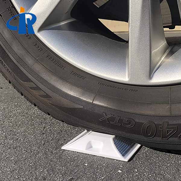 <h3>Customized Plastic Road road stud reflectors For Car Park</h3>
